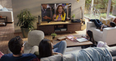 一家人和樂融融看Netflix