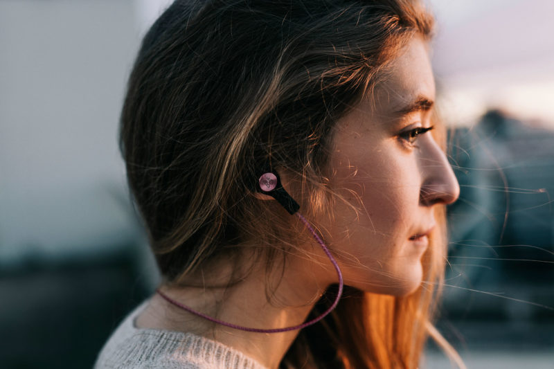 Beoplay H5玫瑰金情境照