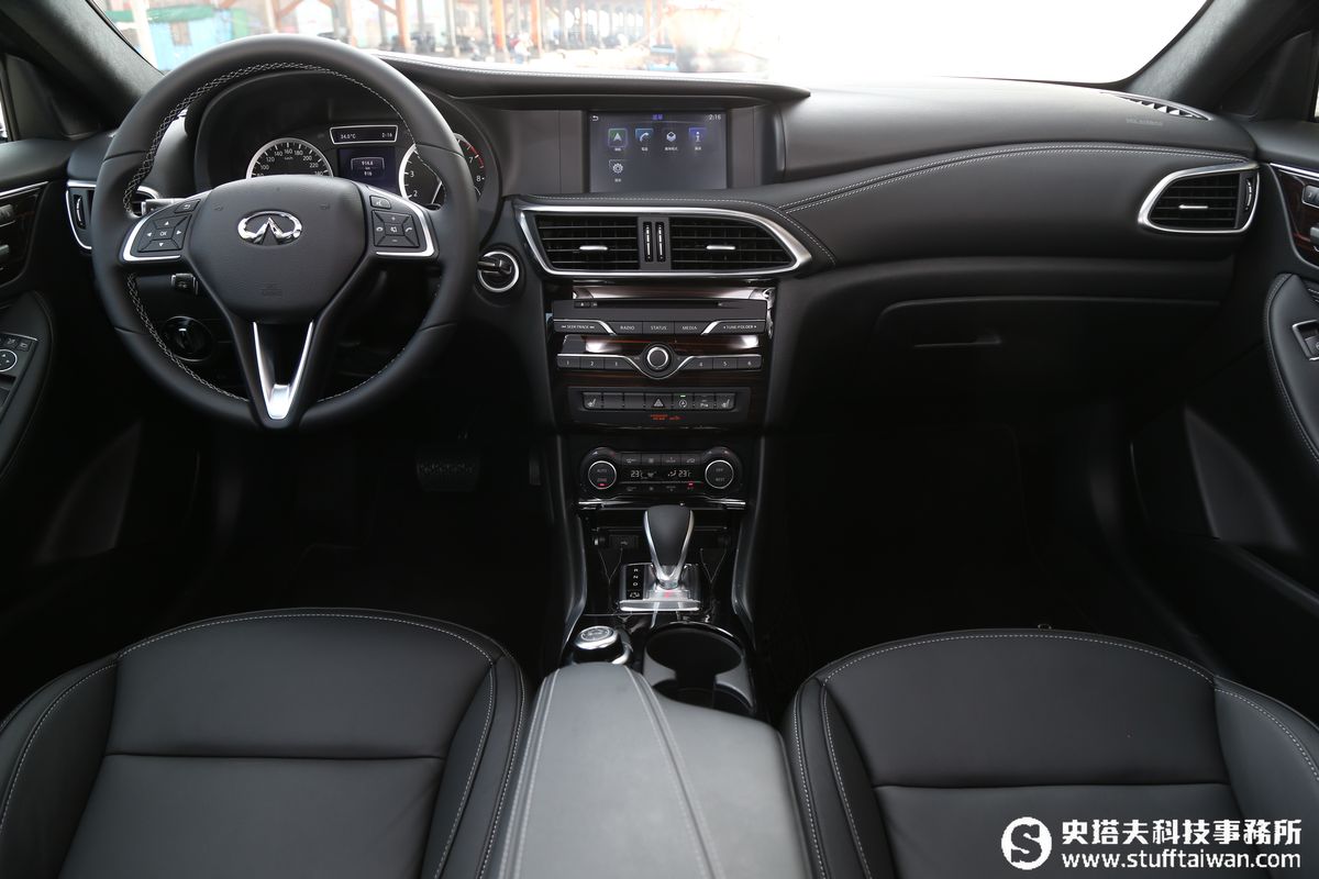 INFINITI Q30試駕 正港東洋賓士!
