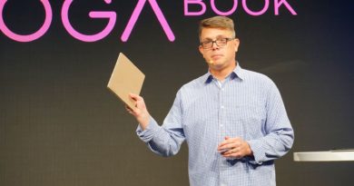 Lenovo Android及Chrome計算部門副總裁暨總經理Jeff Meredith發表Yoga Book