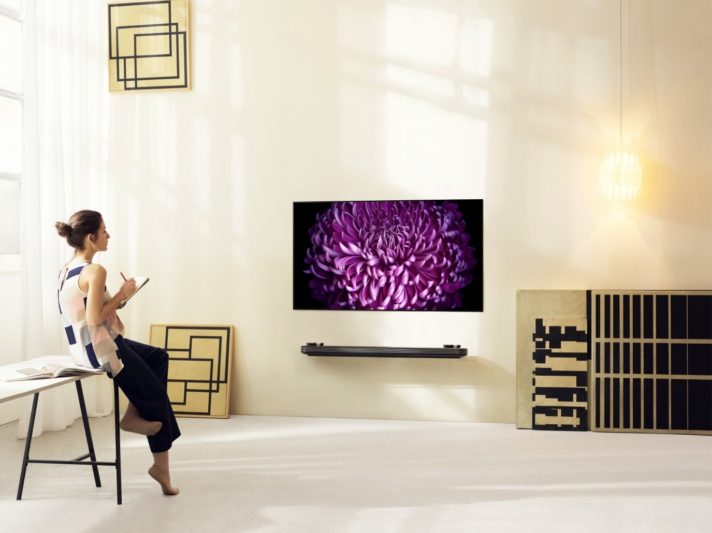 CES 2017：LG打造薄度僅2.57mm、可直接掛在牆上的W系列OLED電視