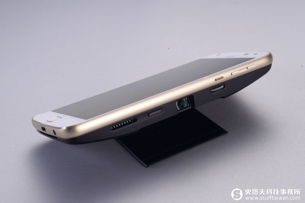 MOTO Z & Z Play測試：模組魔術 一秒變身