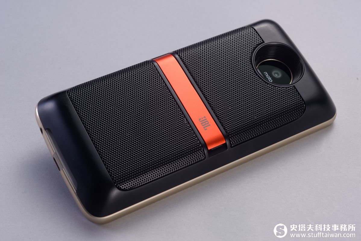 MOTO Z & Z Play測試：模組魔術 一秒變身