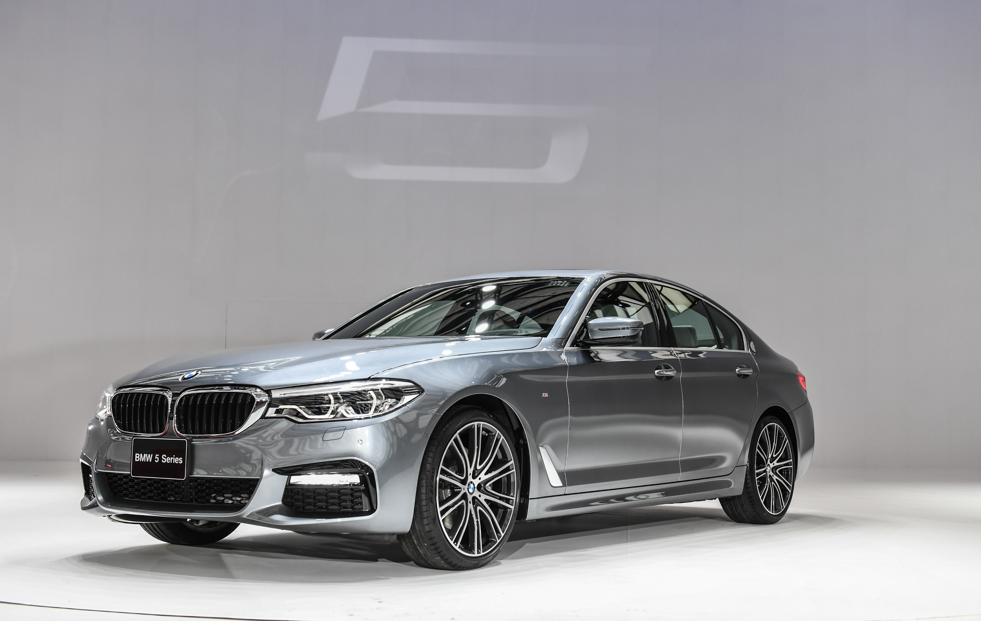 成就自我第一步！第七代BMW全新大5系列霸氣登場