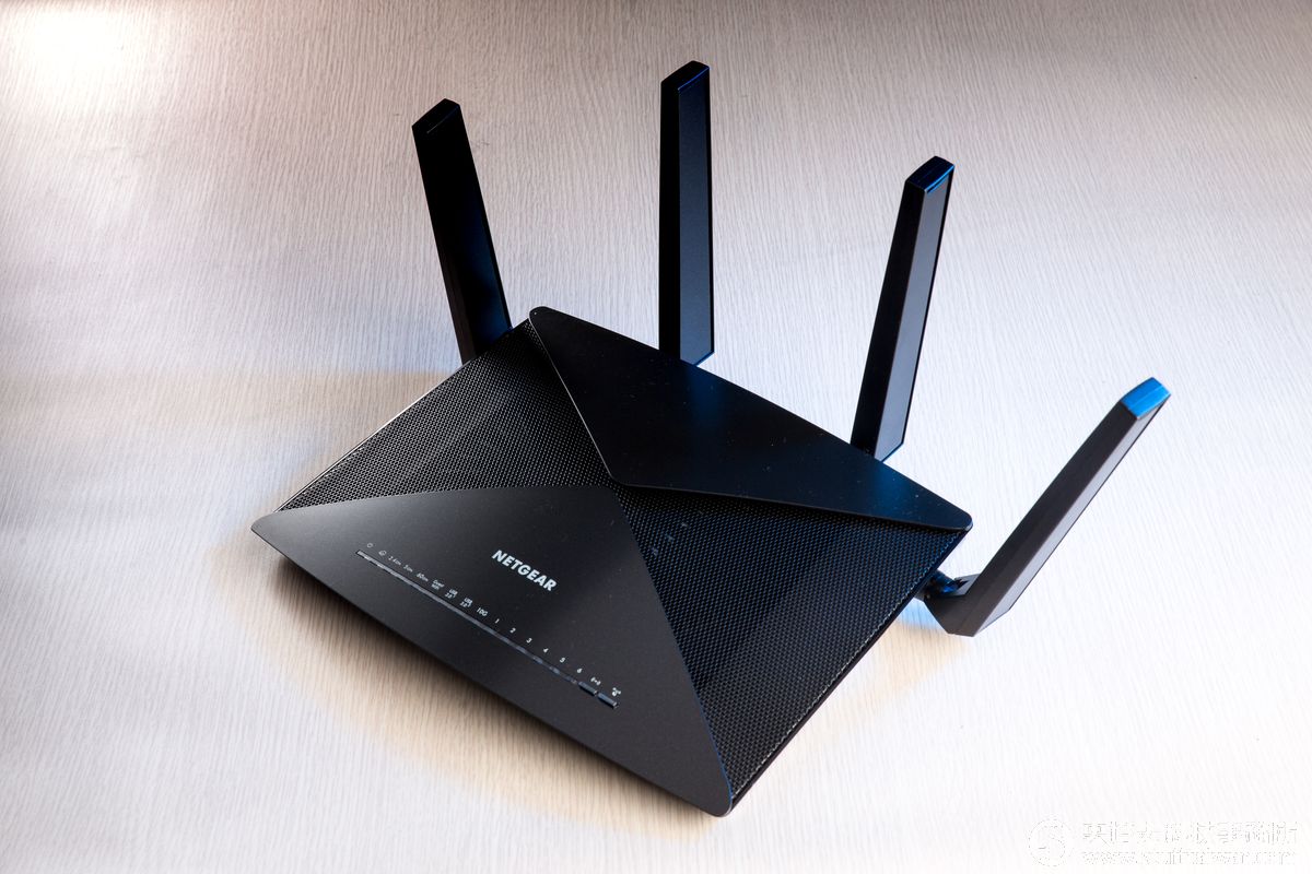 NETGEAR X10 R9000：高速飆網就靠你了 – 史塔夫科技事務所