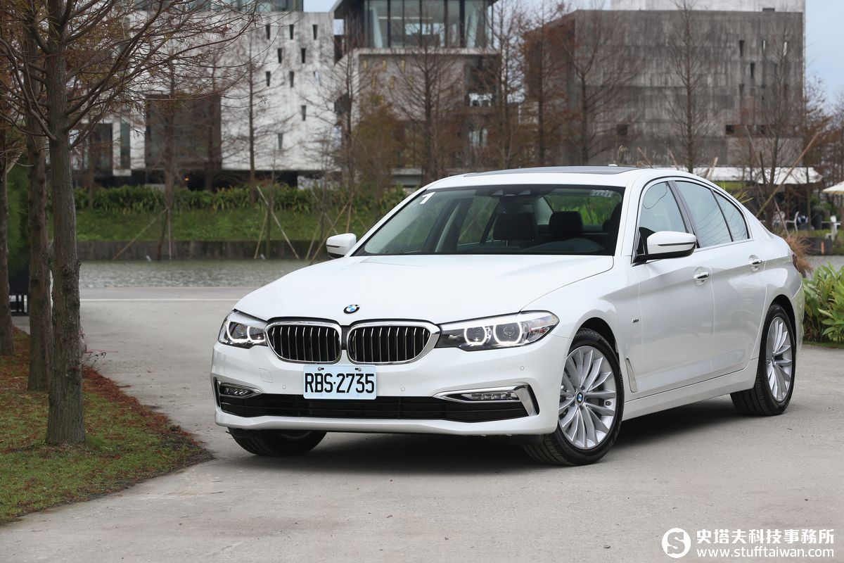 BMW 530i Luxury試駕：小七來了！ – 史塔夫科技事務所