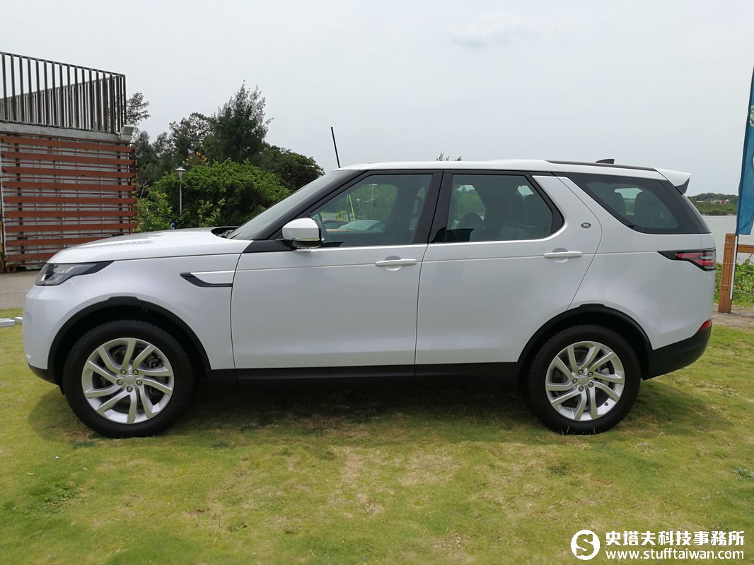 新世代地形駕馭王搶先看！LAND ROVER Discovery建議售價NT$349萬元起