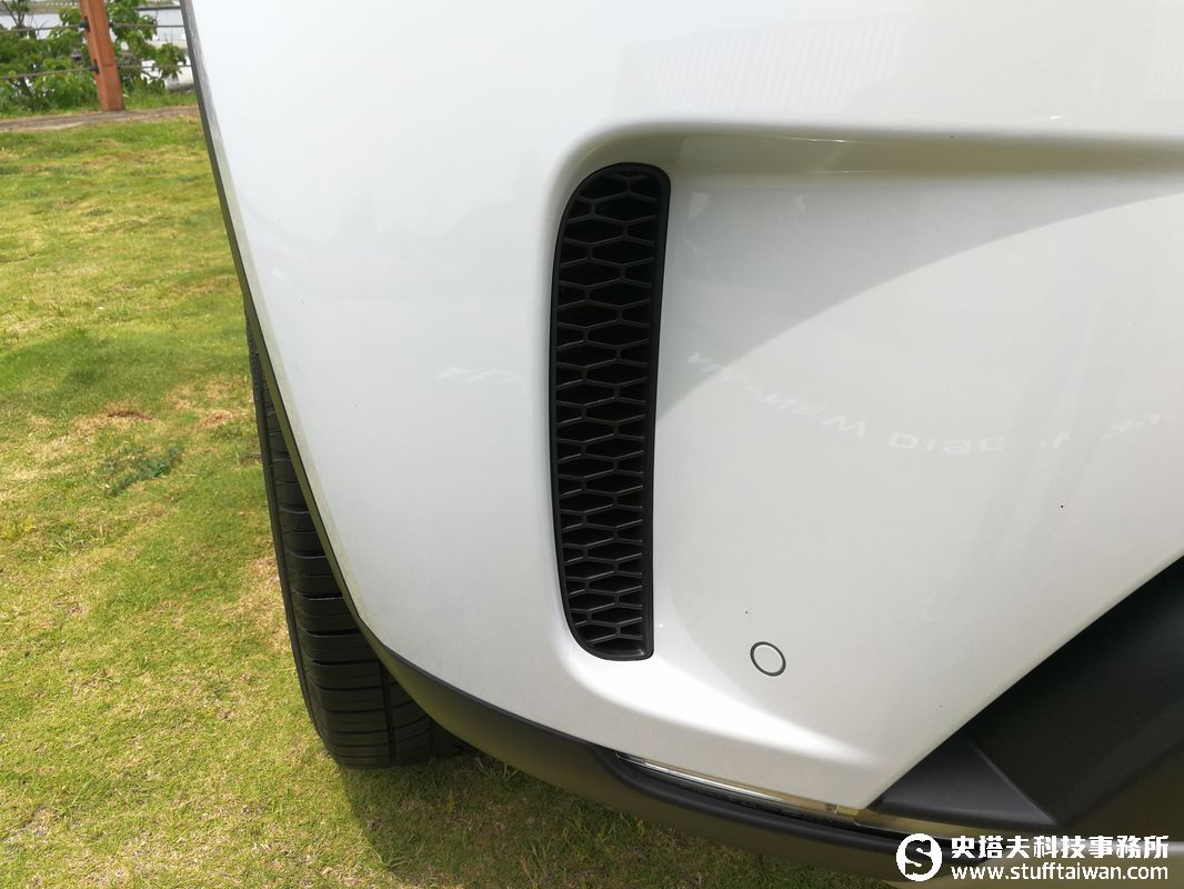 新世代地形駕馭王搶先看！LAND ROVER Discovery建議售價NT$349萬元起