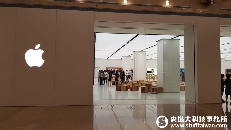 現場直擊台灣第一家Apple直營店長怎樣！準備迎接7/1正式開幕