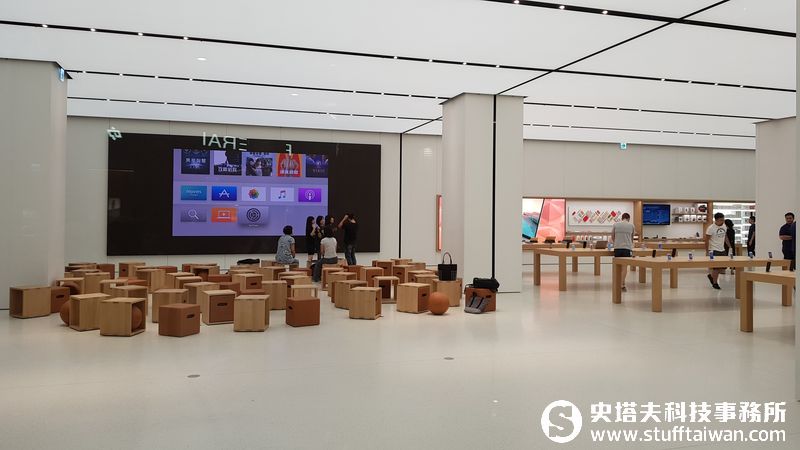 現場直擊台灣第一家Apple直營店長怎樣！準備迎接7/1正式開幕