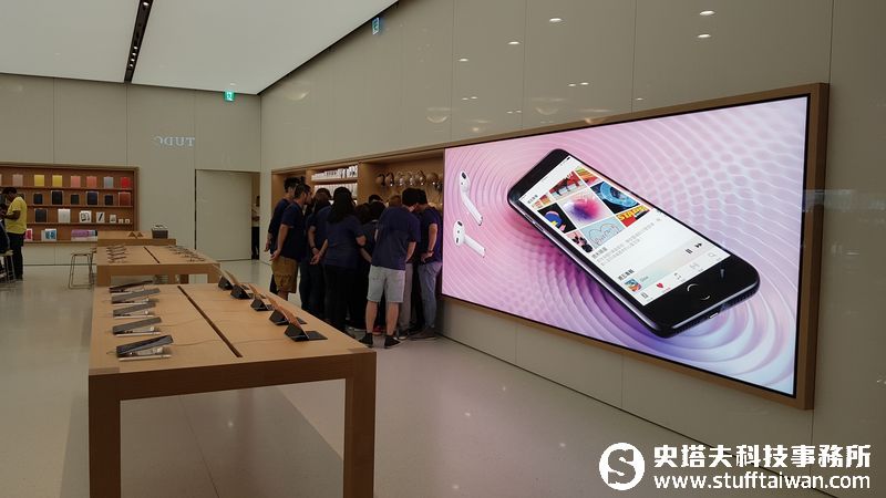 現場直擊台灣第一家Apple直營店長怎樣！準備迎接7/1正式開幕