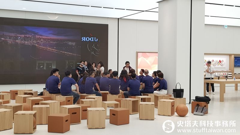 現場直擊台灣第一家Apple直營店長怎樣！準備迎接7/1正式開幕