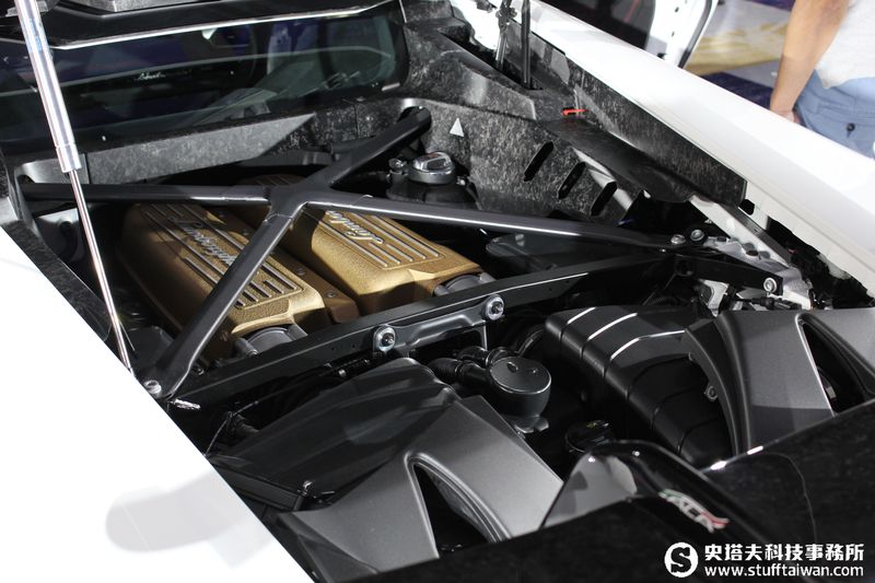 最速量產超跑！Lamborghini Huracán Performante馳行登台