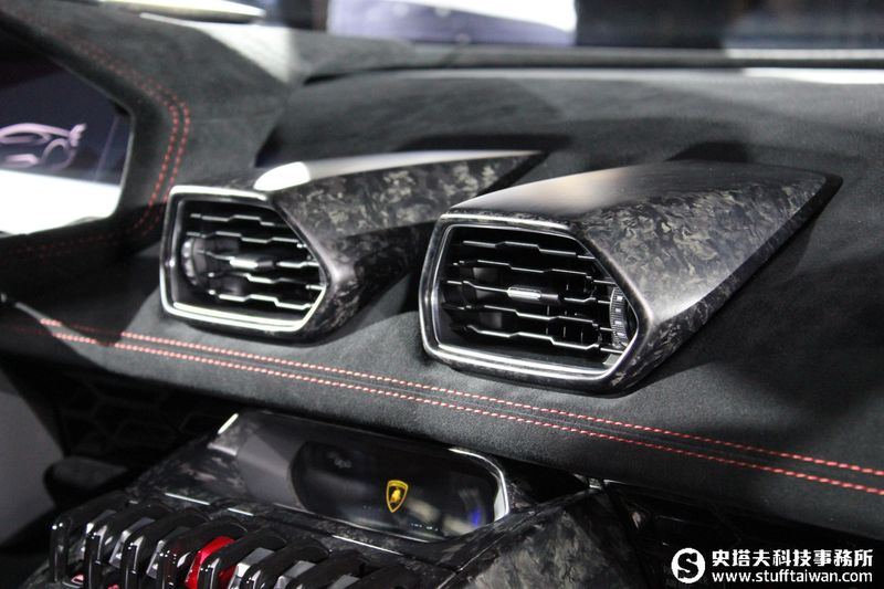 最速量產超跑！Lamborghini Huracán Performante馳行登台