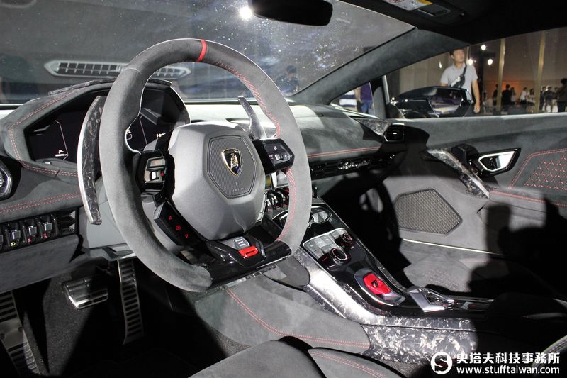 最速量產超跑！Lamborghini Huracán Performante馳行登台