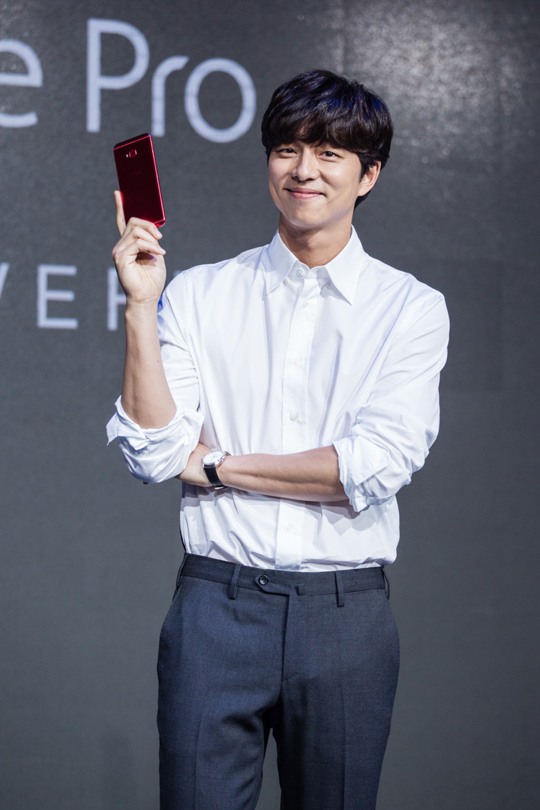 孔太太們瘋狂！亞太區代言人孔劉來台宣傳ASUS ZenFone 4系列