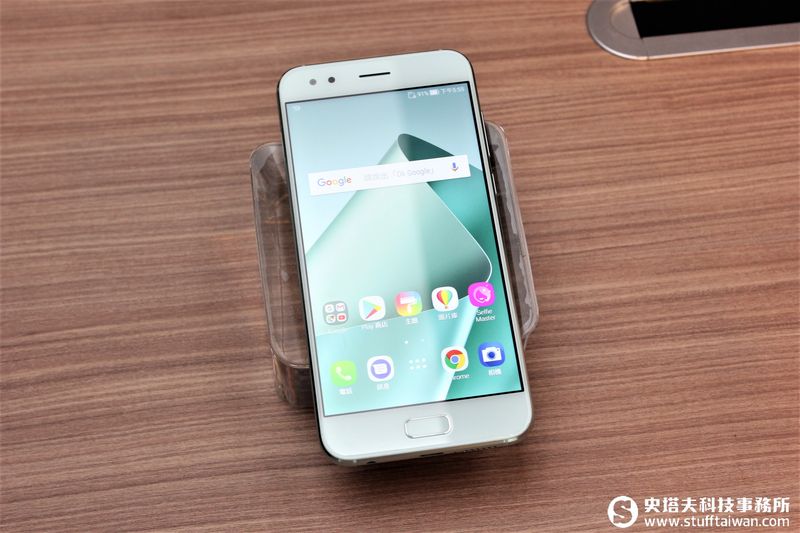 孔太太們瘋狂！亞太區代言人孔劉來台宣傳ASUS ZenFone 4系列