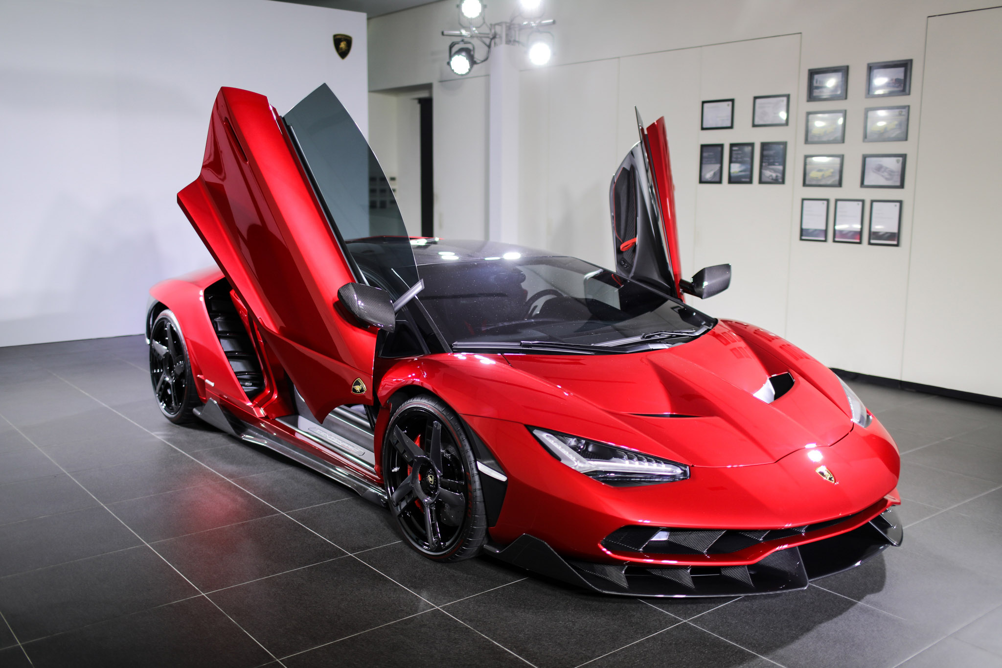 1/20的稀有！台灣唯一一輛的Lamborghini Centenario極致蠻牛現身