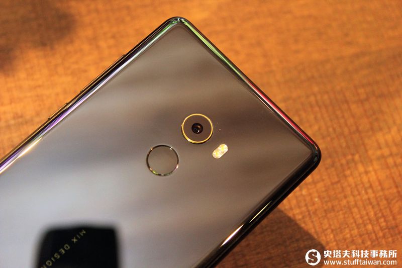全面屏2.0哪裡更進化？小米MIX 2上市前實機動手玩