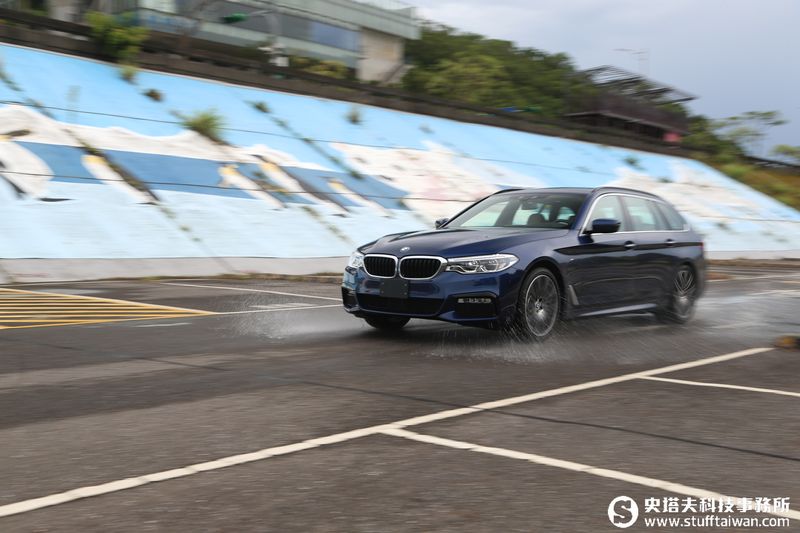 BMW 530i Touring M Sport試駕：開帥也開快