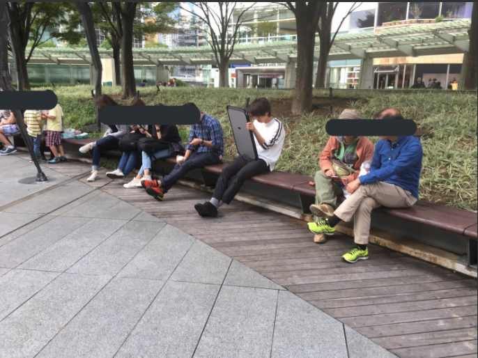 將普通iPhone放進全世界最大的保護殼 並試著帶出門一個禮拜會發生什麼事?