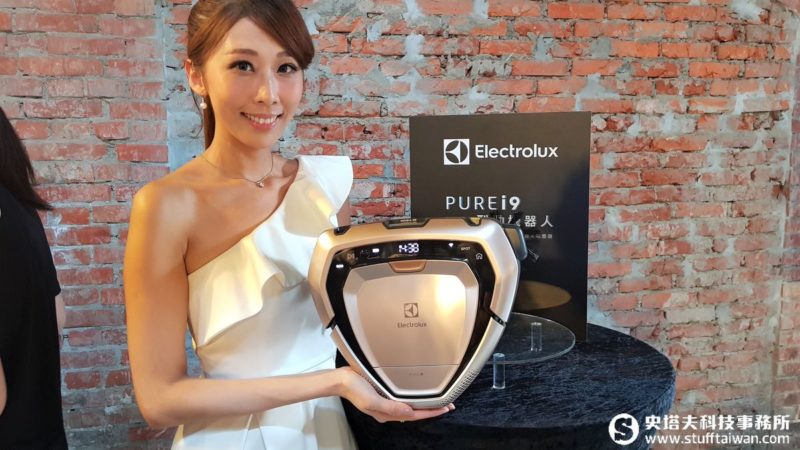不再被家中的哩哩扣扣纏住 伊萊克斯PUREi9高階旗艦掃地機器人進駐家中