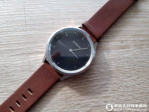 這智慧錶還真好看！第三代Garmin vívomove HR指針腕錶時尚滿點
