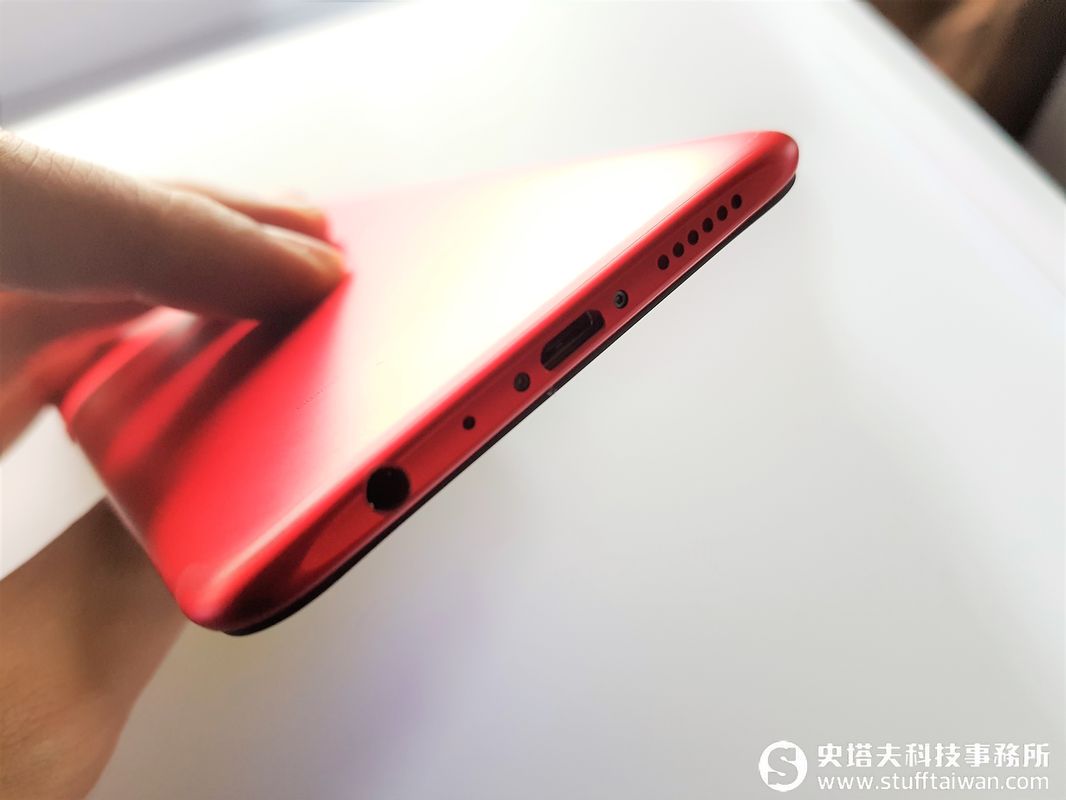 女生們是不是又該換手機？全螢幕的OPPO R11s在台上市