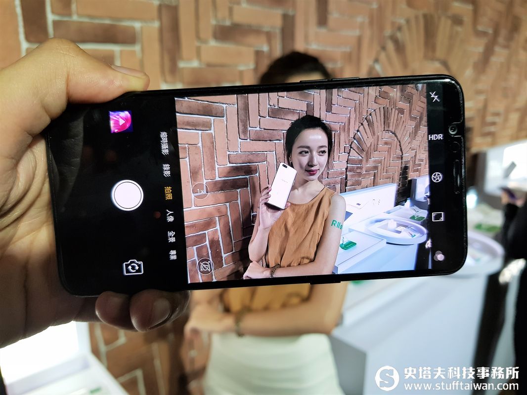 女生們是不是又該換手機？全螢幕的OPPO R11s在台上市