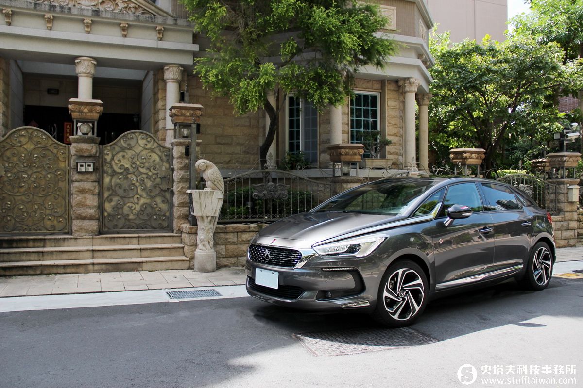 總理級的精品 DS 5 Performance Line – 史塔夫科技事務所