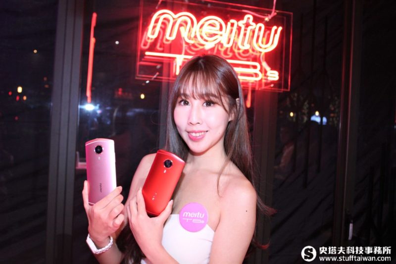 讓女孩兒拍得不要不要！電影級虛化效果美圖T8s在台上市