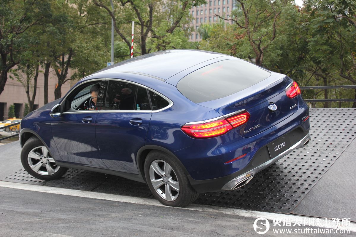 Mercedes-Benz越野王G-Class的頂尖對決！鋼鐵山再度登台