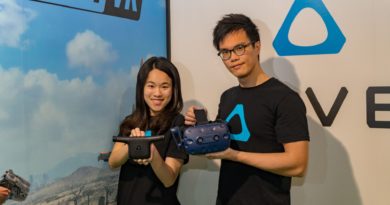 「Vive Pro」及「Vive Wireless Adaptor」
