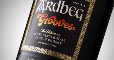 年度限量版Ardbeg Grooves 以泥煤與愛 Peat & Love的單一麥芽威士忌