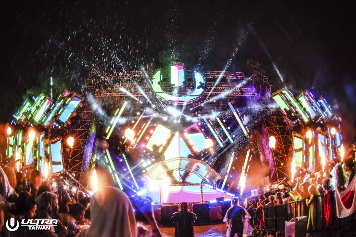 雨彈澆不熄熱情！全面升級的ULTRA Taiwan 2018電音子民跟著重拍律動
