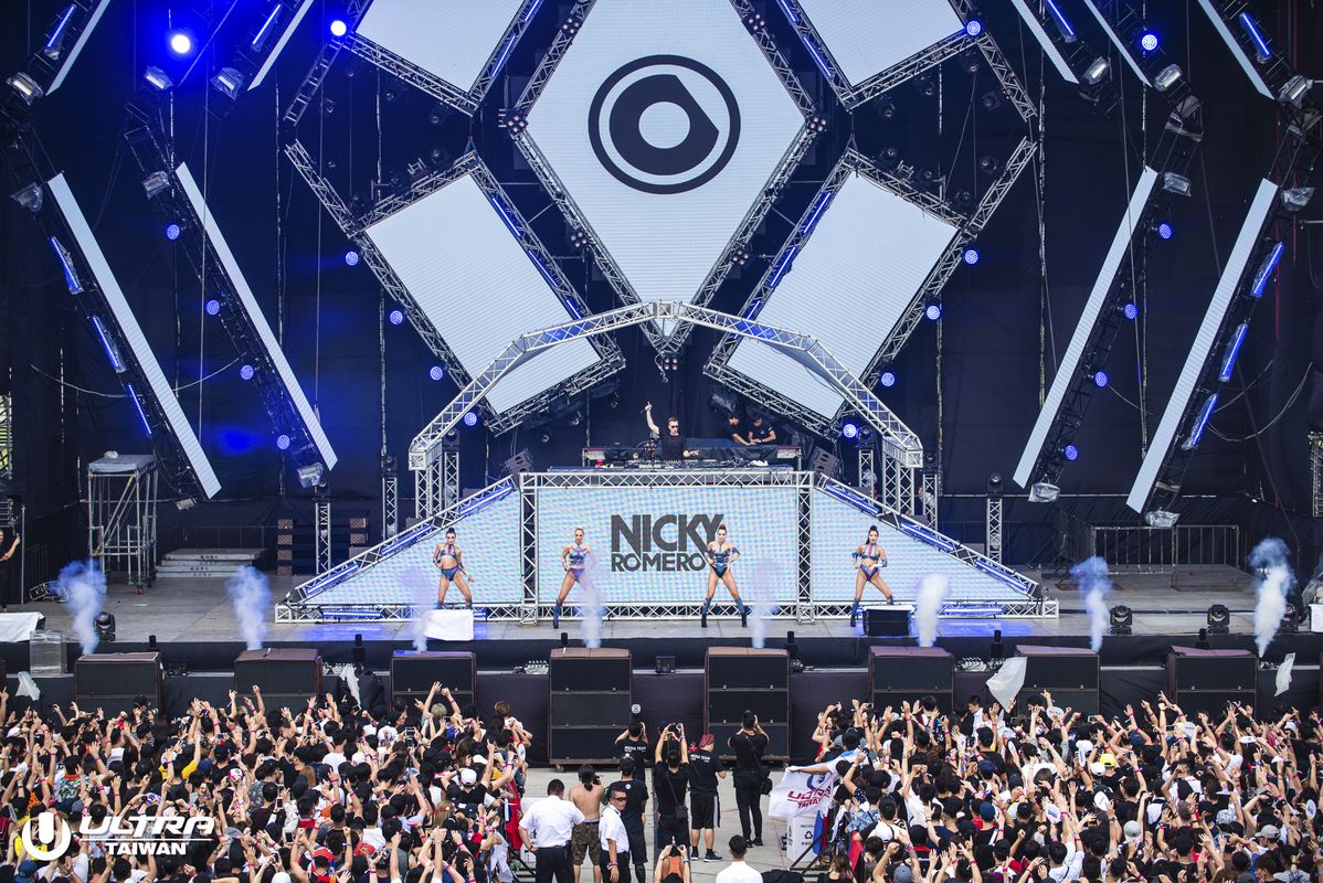 雨彈澆不熄熱情！全面升級的ULTRA Taiwan 2018電音子民跟著重拍律動