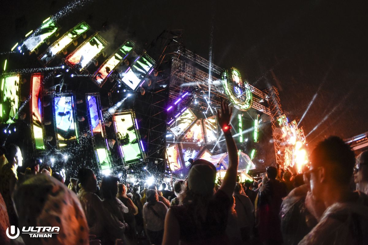 雨彈澆不熄熱情！全面升級的ULTRA Taiwan 2018電音子民跟著重拍律動