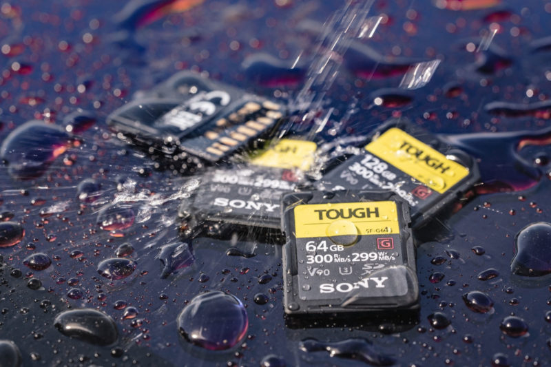 Sony SF-G系列TOUGH規格UHS-II SD記憶卡防水情境照