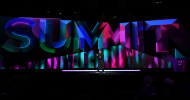 Adobe執行副總裁暨技術長Abhay Parasnis於Adobe Summit 2019大會上宣布全球開放使用Adobe Experience Platform