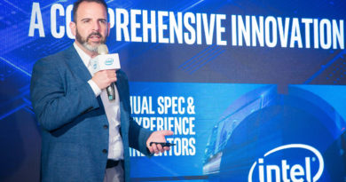 Intel客戶運算事業群副總裁暨行動創新總經理Josh Newman