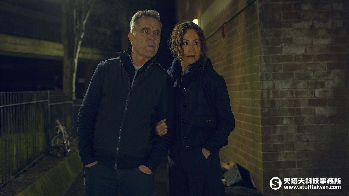 哈蘭·科本宇宙新作！Netflix《危險追逃》揭開完美家庭背後的致命真相