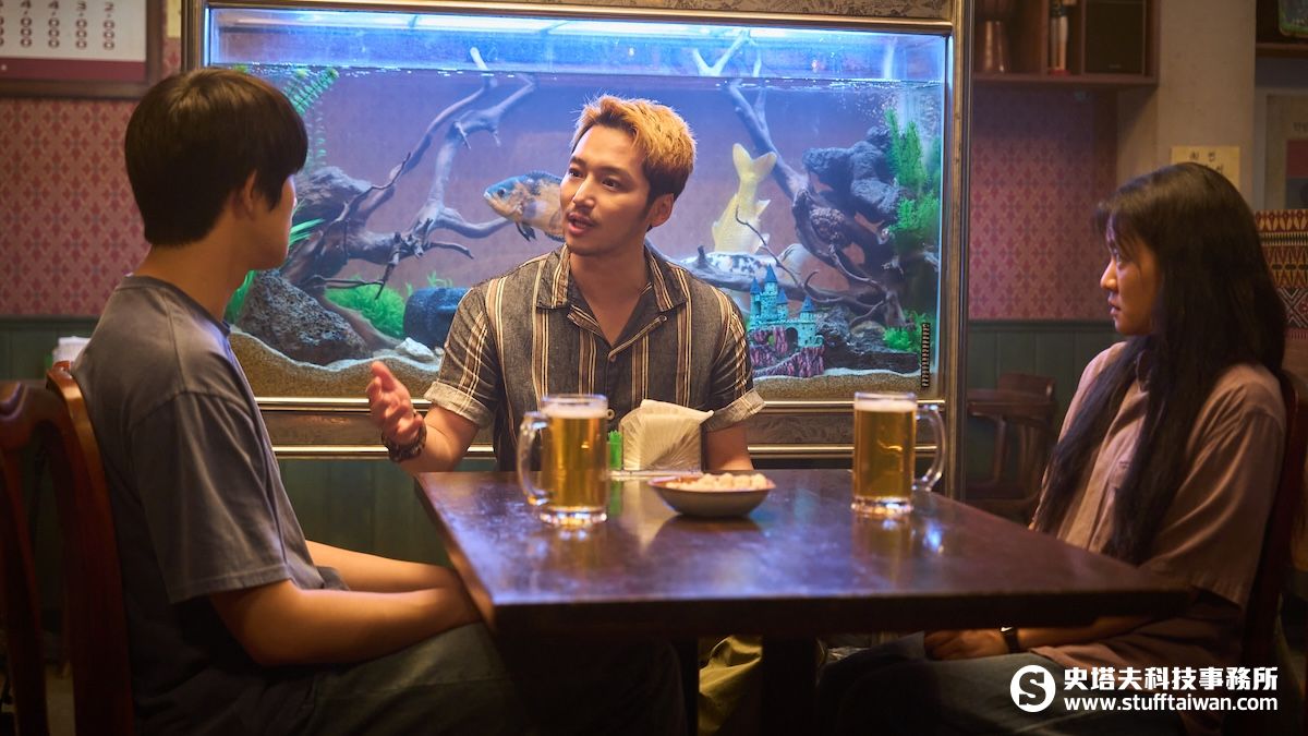 百貨公司裡的溫柔救贖！Netflix《孔雀舞曲》高我星、卞約漢、文相敏共譜孤獨者的暖心詩篇