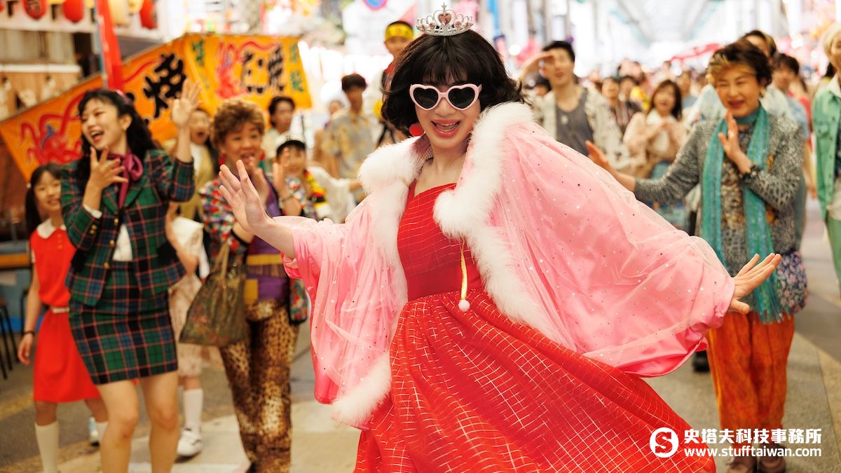 從霸凌少年到世界巨星！Netflix《我是春菜愛》：對嘴女王的華麗覺醒，跨越性別尋找自我的空中音樂劇