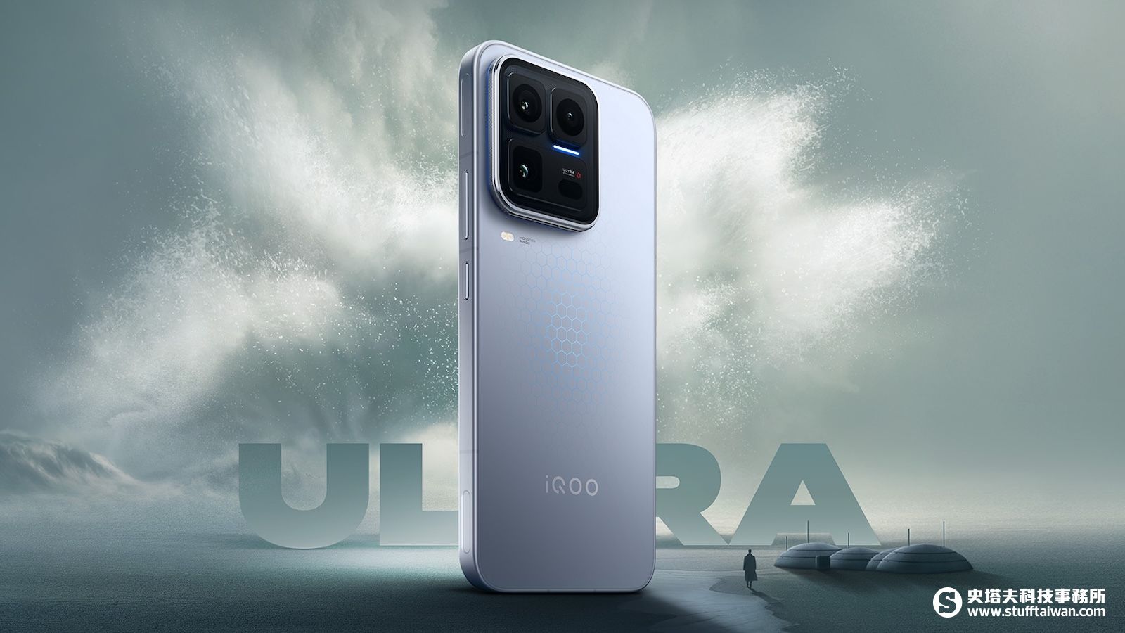 首款主動散熱風扇、安兔兔破451萬分！iQOO 15 Ultra性能怪獸登場