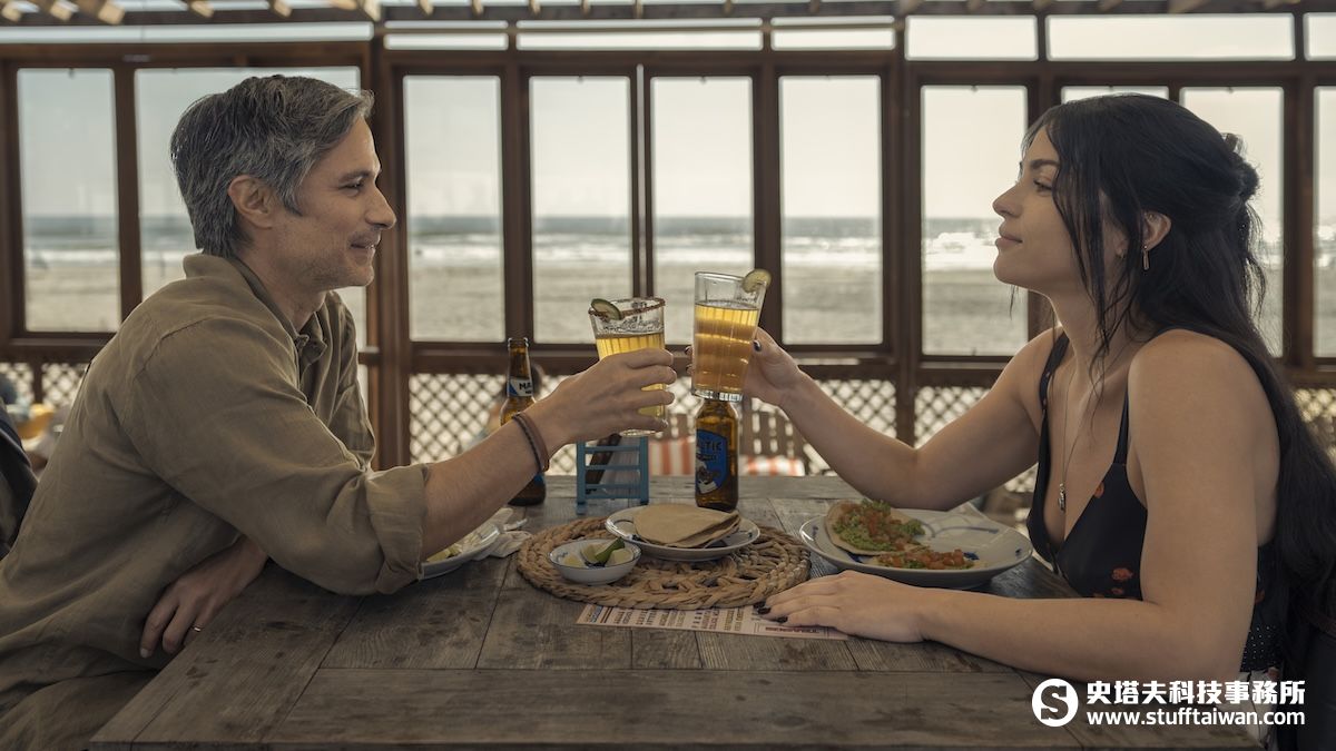 Netflix 影集《聖女也瘋狂》在殘缺與瘋狂中重定義愛情的終極極限