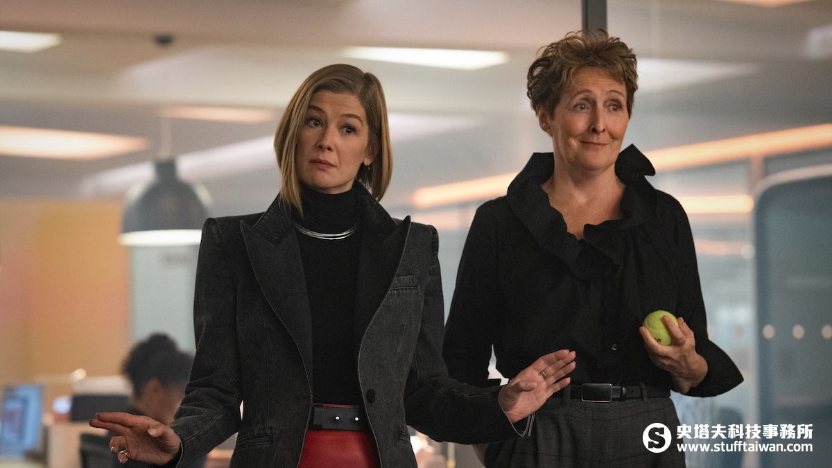 Netflix 電影《女士優先》：當頂級大男人墜入女權至上的平行時空